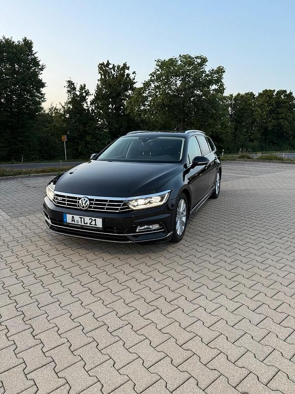 Schwarz Gebraucht 2016 VW Passat R-line Kombi | 16.990 € (Fairer Preis) - Bild 1/4