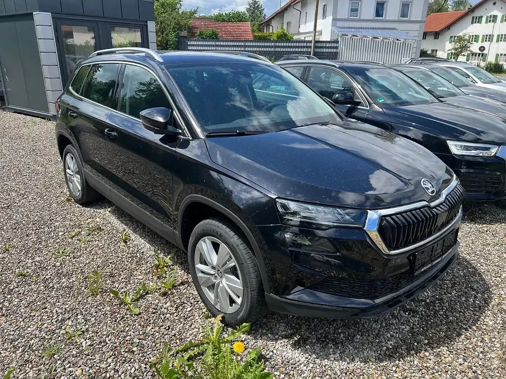 Neu Skoda Karoq Selection 150 PS (110 kW) 2025 Grau SUV