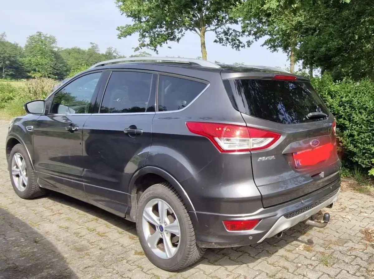 Gebraucht Ford Kuga Individual 150 PS (110 kW) 2015 Grau SUV