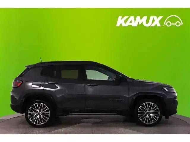 Gebraucht Jeep Compass Summit 131 PS (96 kW) 2025 Silber / grau SUV