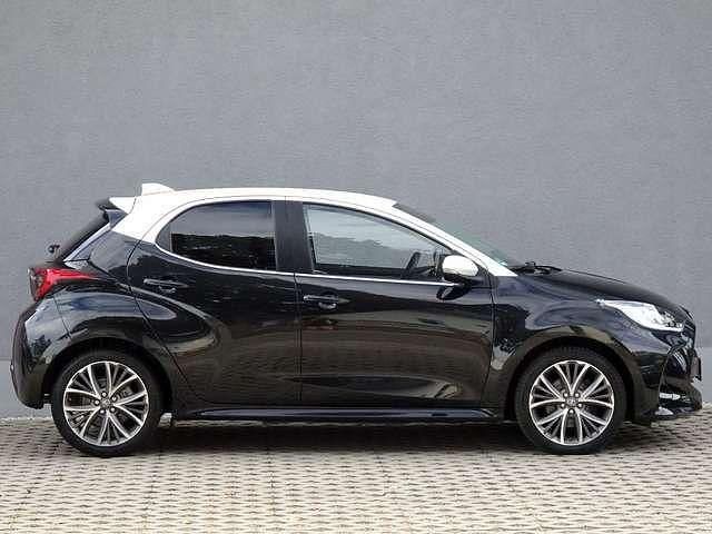 Gebraucht Toyota Yaris Hybrid Elegant 92 PS (67 kW) 2021 Schwarz Kleinwagen