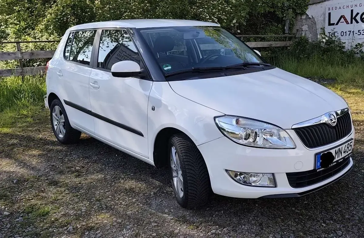 Gebraucht Skoda Fabia Ambition 105 PS (77 kW) 2014 Weiß Limousine