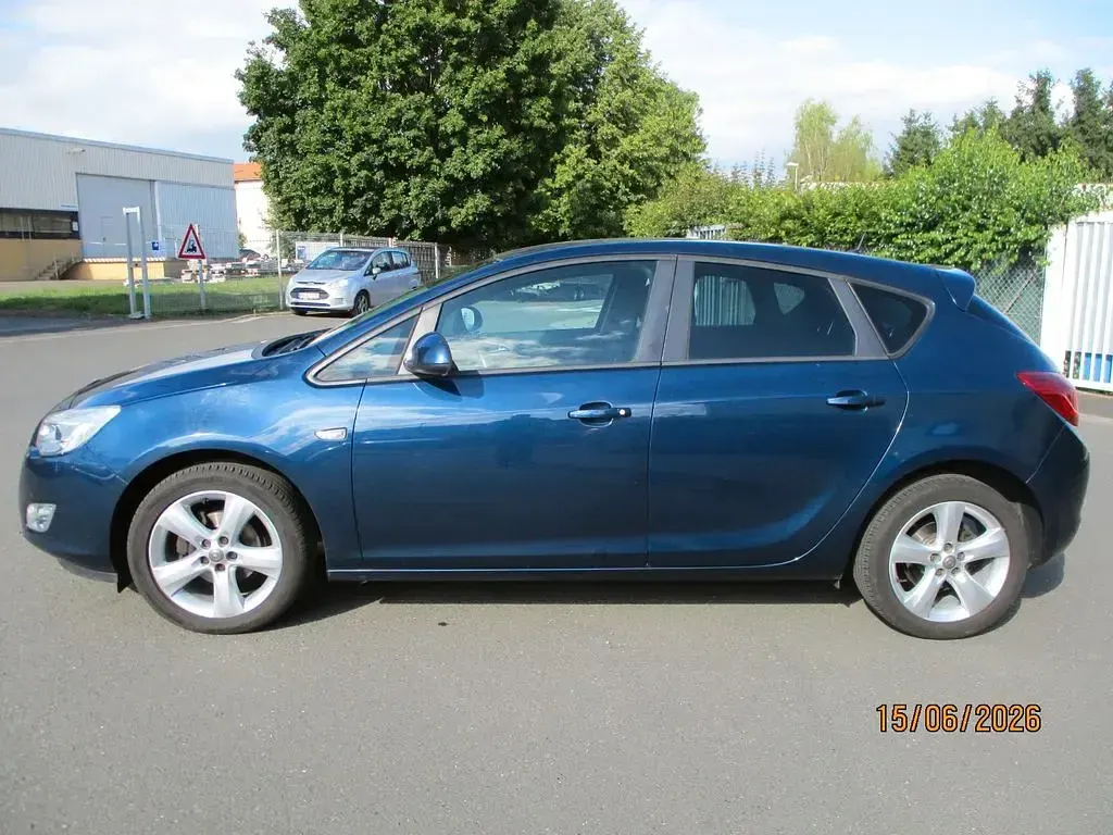 Gebraucht Opel Astra Design Edition 101 PS (74 kW) 2011 Ozean blau (p2) Limousine