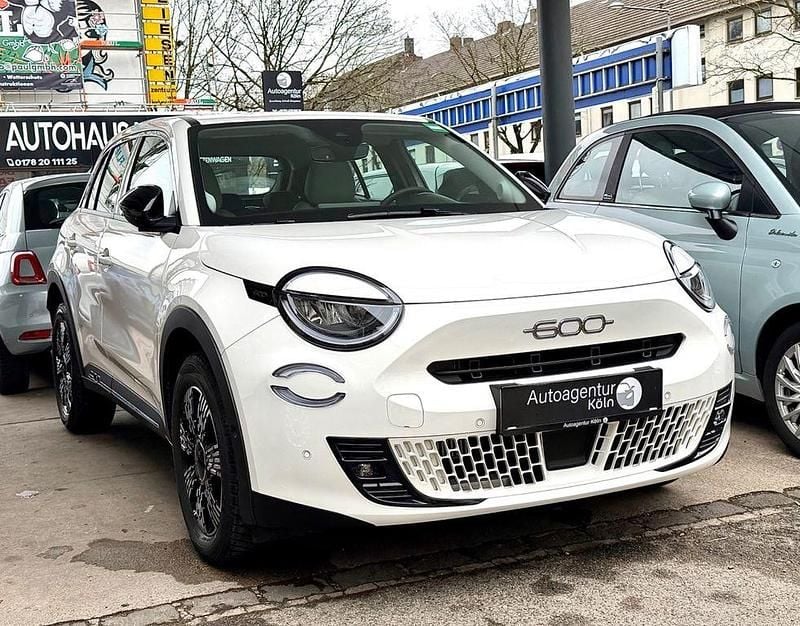 Gebraucht Fiat 600 Basis 101 PS (74 kW) 2024 Weiß SUV