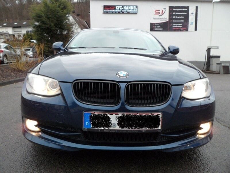 Blau Gebraucht 2012 BMW 318 Comfort Edition Coupé | 4.999 € (Superpreis) - Bild 1/4
