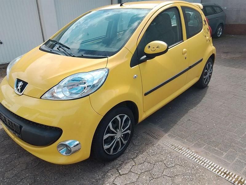 Gelb Gebraucht 2007 Peugeot 107 Kleinwagen | 999 € (Guter Preis) - Bild 1/4