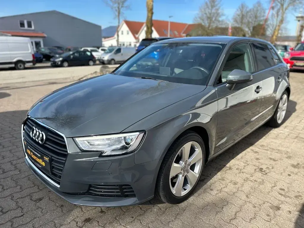 Gebraucht Audi A3 Comfort 116 PS (85 kW) 2020 Grau Limousine
