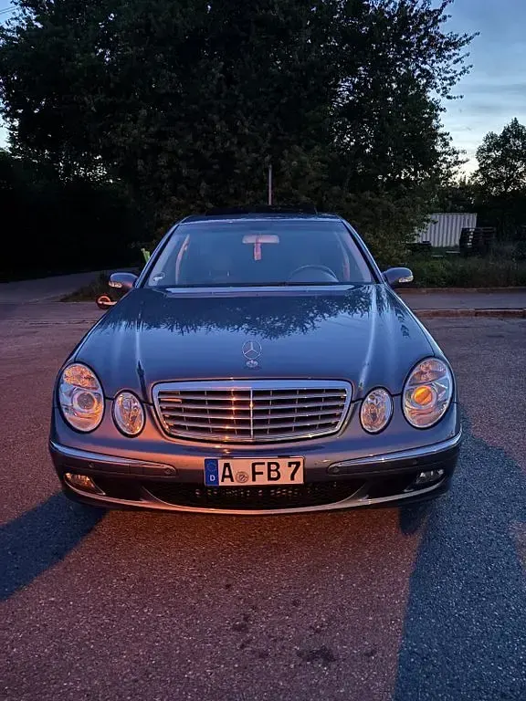 Gebraucht Mercedes E240 Elegance 177 PS (130 kW) 2005 Blau Limousine