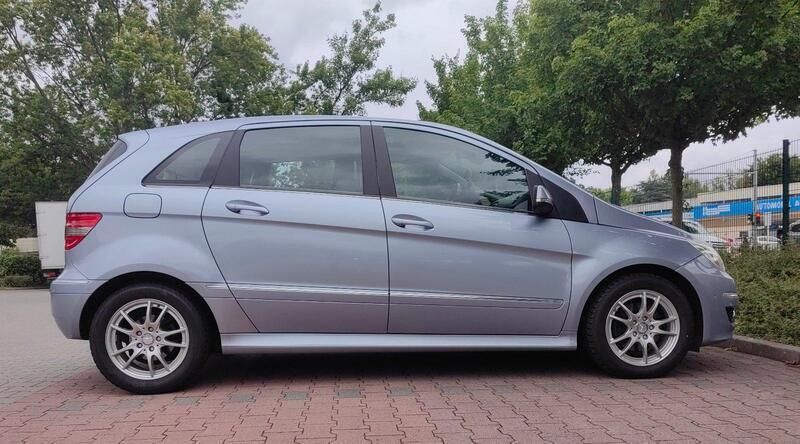 Blau Gebraucht 2011 Mercedes B200 Van / Kleinbus | 7.500 € (Etwas zu teuer) - Bild 1/4