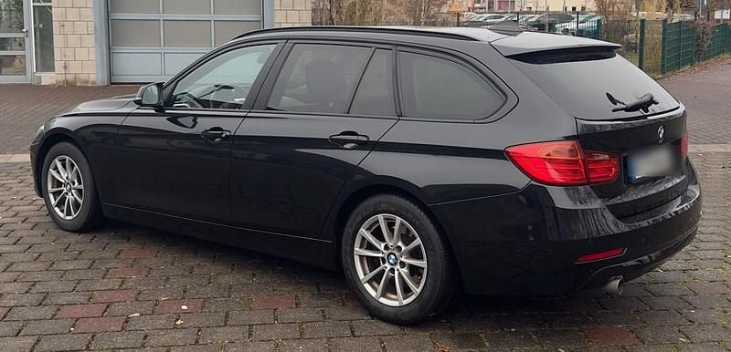 Gebraucht BMW 318 143 PS (105 kW) 2010 Schwarz Kombi