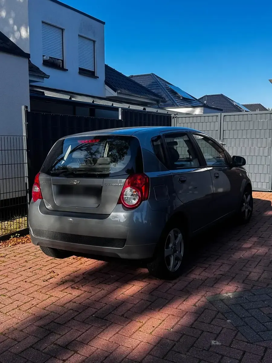 Gebraucht Chevrolet Aveo 84 PS (61 kW) 2010 Grau Kleinwagen