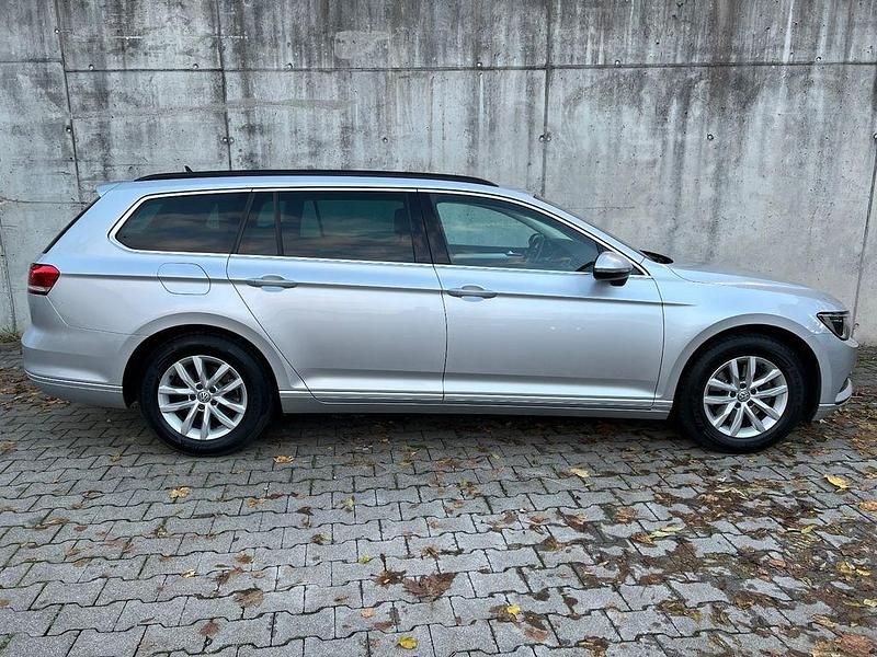 Gebraucht VW Passat Comfortline 150 PS (110 kW) 2018 Silber Kombi