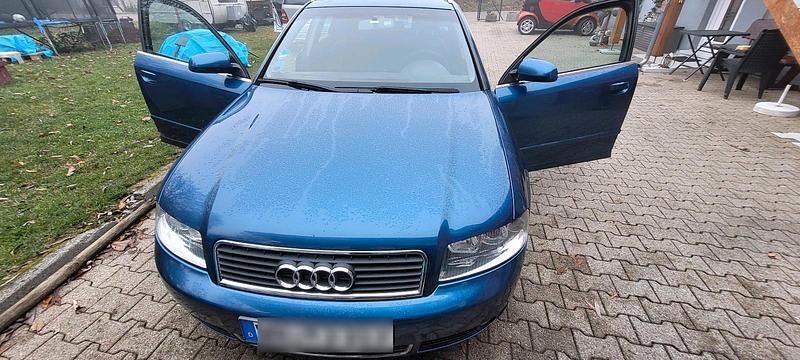 Blau Gebraucht 2004 Audi A4 Kombi | 1.100 € (Superpreis) - Bild 1/4