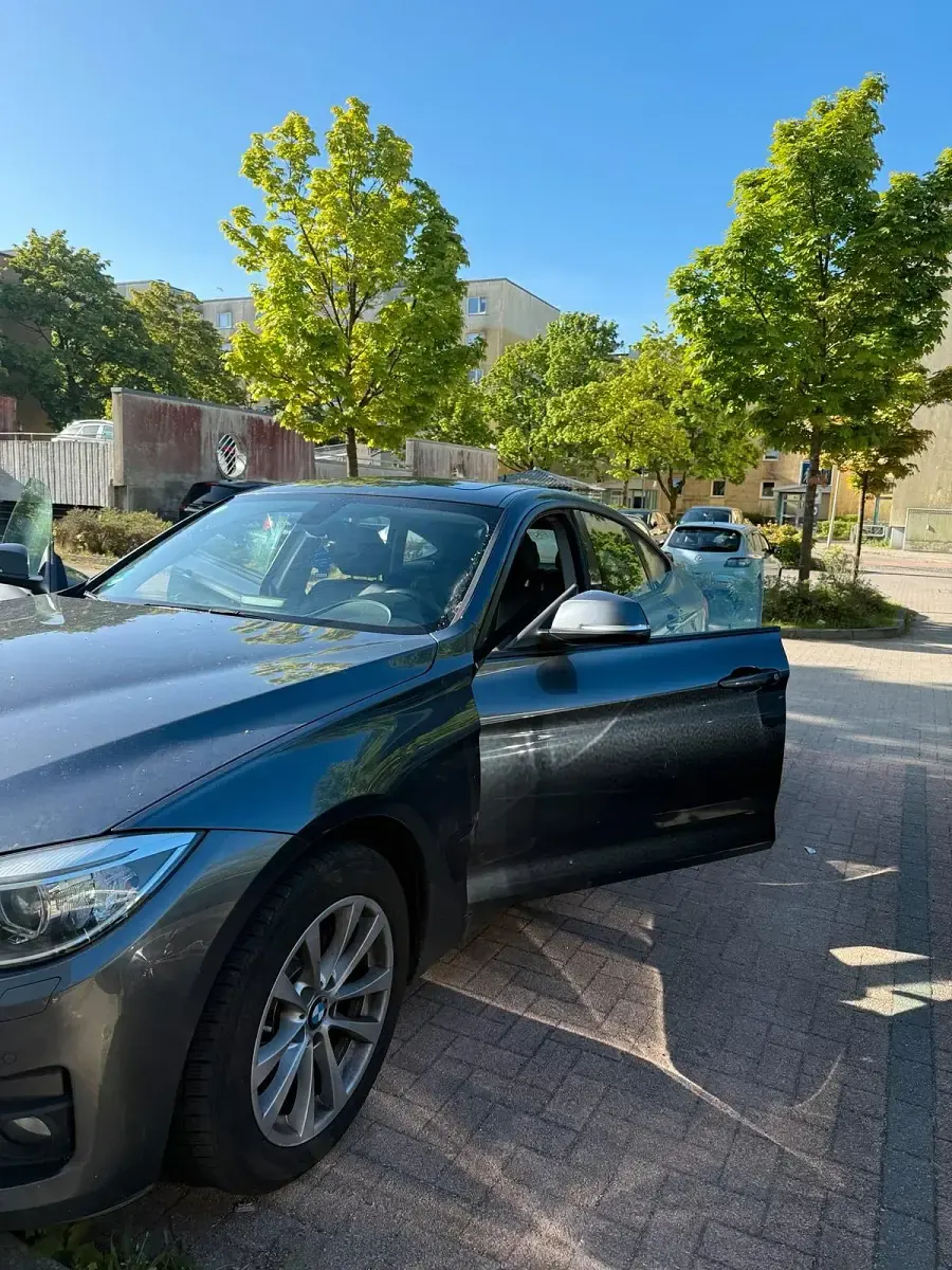 Gebraucht BMW 318 143 PS (105 kW) 2014 Grau Limousine