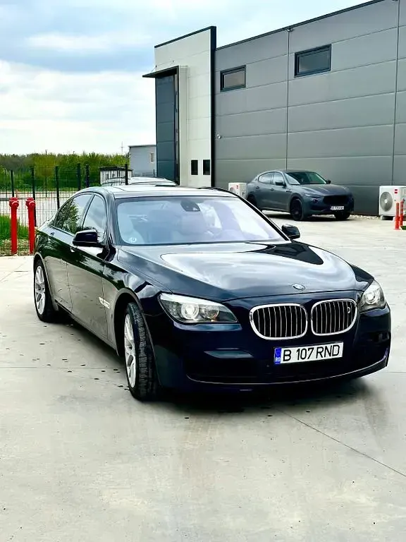 Second-hand BMW 750 Performance 408 CP (300 kW) 2011 Albastru Berlinǎ