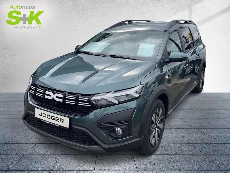 Zedergrün (grün) Neu 2025 Dacia Jogger Kombi | 26.990 € (Fairer Preis) - Bild 1/4