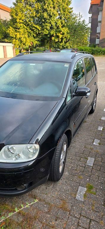 Schwarz Gebraucht 2004 VW Touran Basis Van / Kleinbus | 700 € (Superpreis) - Bild 1/4