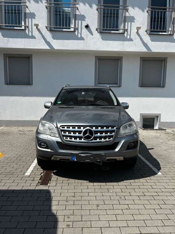 Grau Gebraucht 2010 Mercedes ML350 SUV | 9.500 € (Superpreis) - Bild 1/4