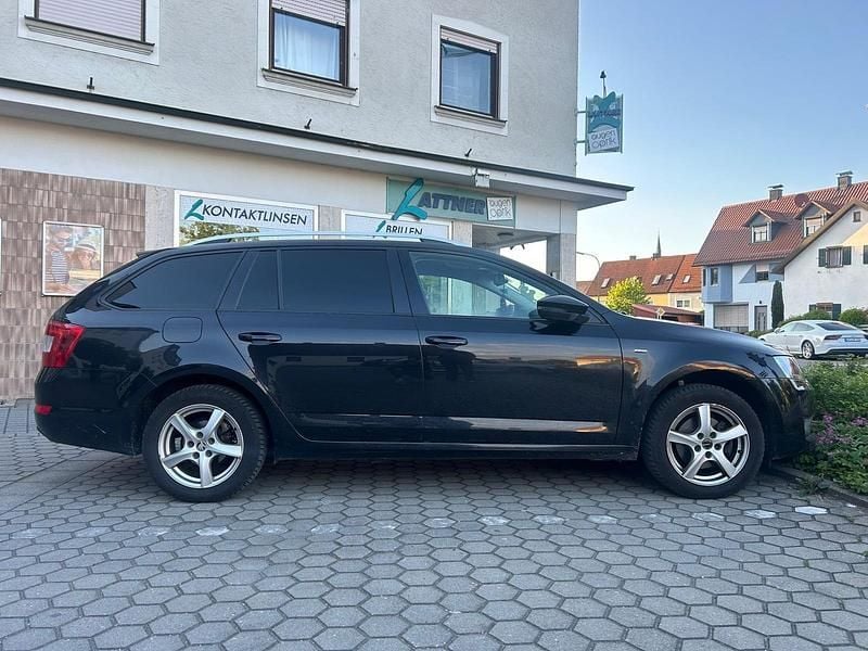 Gebraucht Skoda Octavia 150 PS (110 kW) 2016 Schwarz Kleinwagen