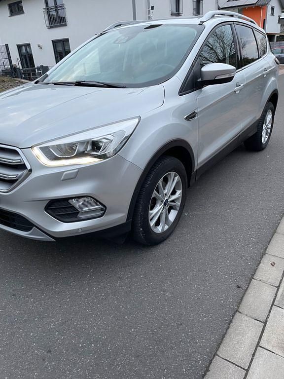 Silber Gebraucht 2018 Ford Kuga Titanium SUV | 14.700 € (Guter Preis) - Bild 1/4