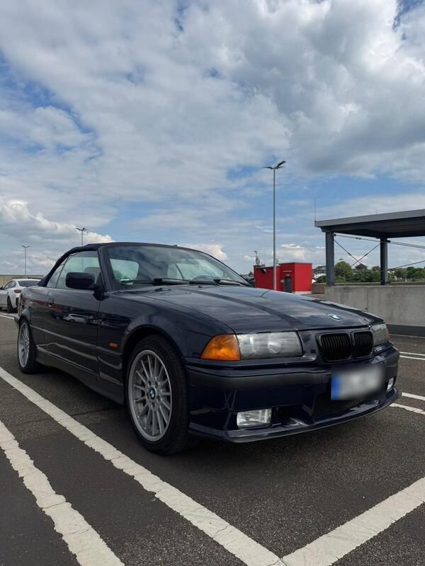 Blau Gebraucht 1997 BMW 320 Cabriolet Sport Line Cabrio | 3.900 € - Bild 1/4