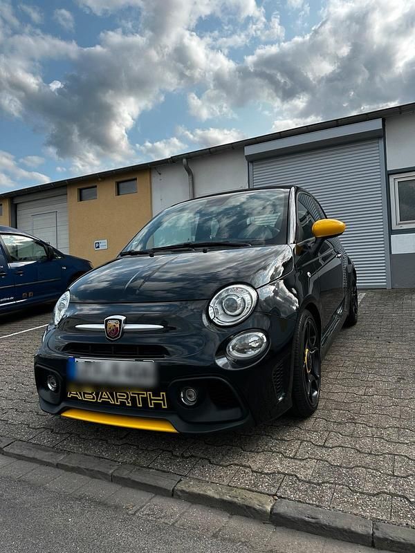 Schwarz Gebraucht 2019 Abarth 595C Pista Cabrio | 16.500 € (Etwas zu teuer) - Bild 1/4