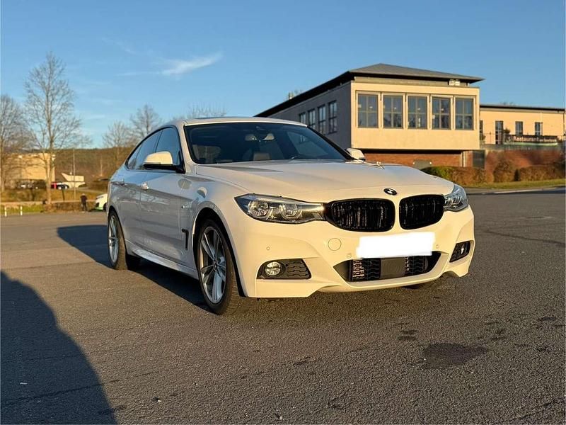 Gebraucht BMW 330 M Sport 258 PS (189 kW) 2017 Weiß Limousine