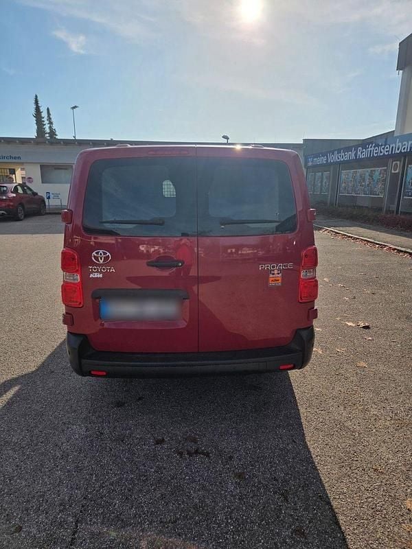 Gebraucht Toyota Proace 150 PS (110 kW) 2020 Rot Van / Kleinbus