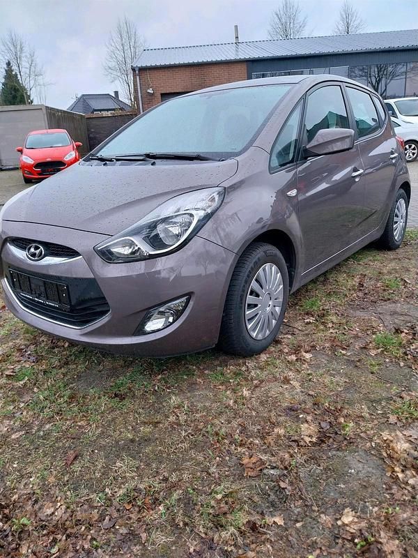 Gebraucht Hyundai ix20 90 PS (66 kW) 2011 Grau Kleinwagen