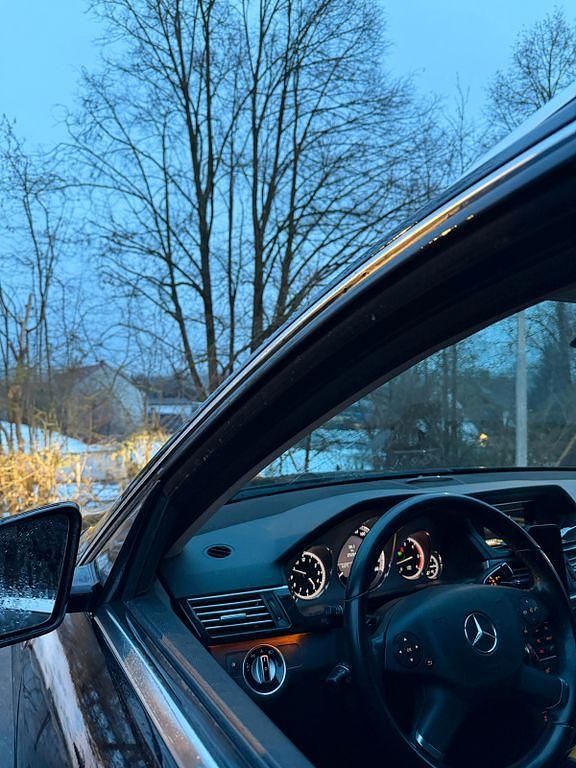 Gebraucht Mercedes E350 Avantgarde 265 PS (194 kW) 2011 Schwarz Kombi