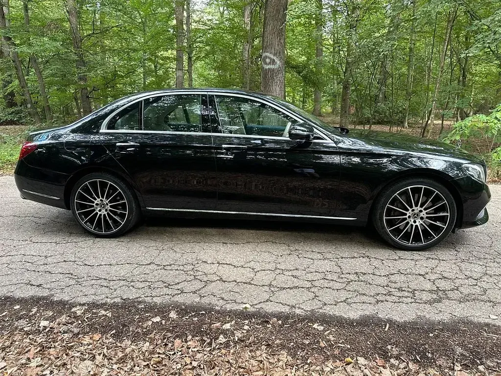 Używany Mercedes E400 Executive 340 KM (250 kW) 2018 Czarny Sedan/Limuzyna