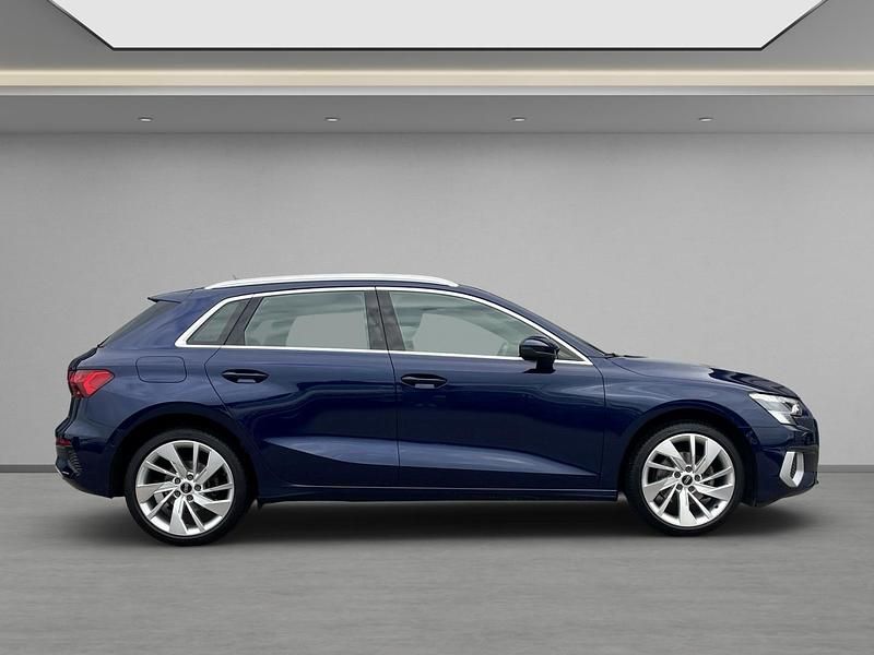 Gebraucht Audi A3 Ambiente 150 PS (110 kW) 2022 Navarrablau metallic Limousine