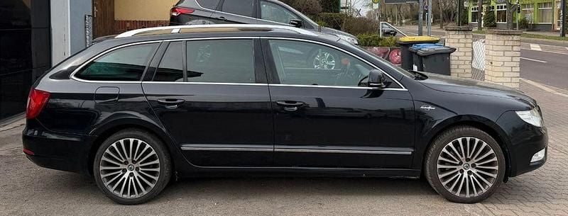 Gebraucht Skoda Superb LAURIN & KLEMENT 170 PS (125 kW) 2012 Schwarz Kombi