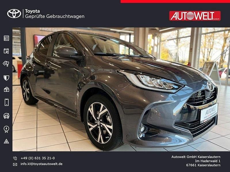 Grau Neu 2025 Toyota Yaris Hybrid Limousine | 25.790 € (Fairer Preis) - Bild 1/4