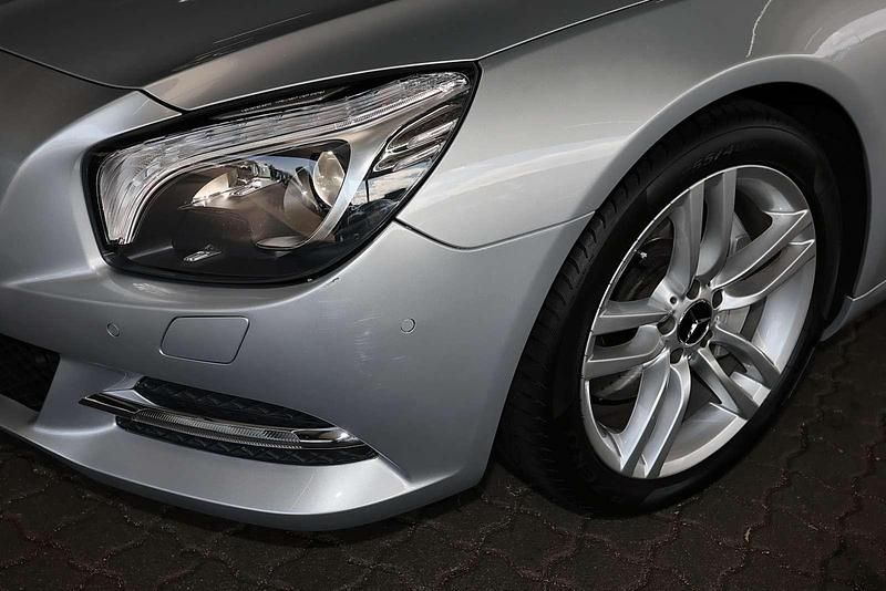 Gebraucht Mercedes SL350 306 PS (225 kW) 2012 Iridiumsilber metallic Cabrio