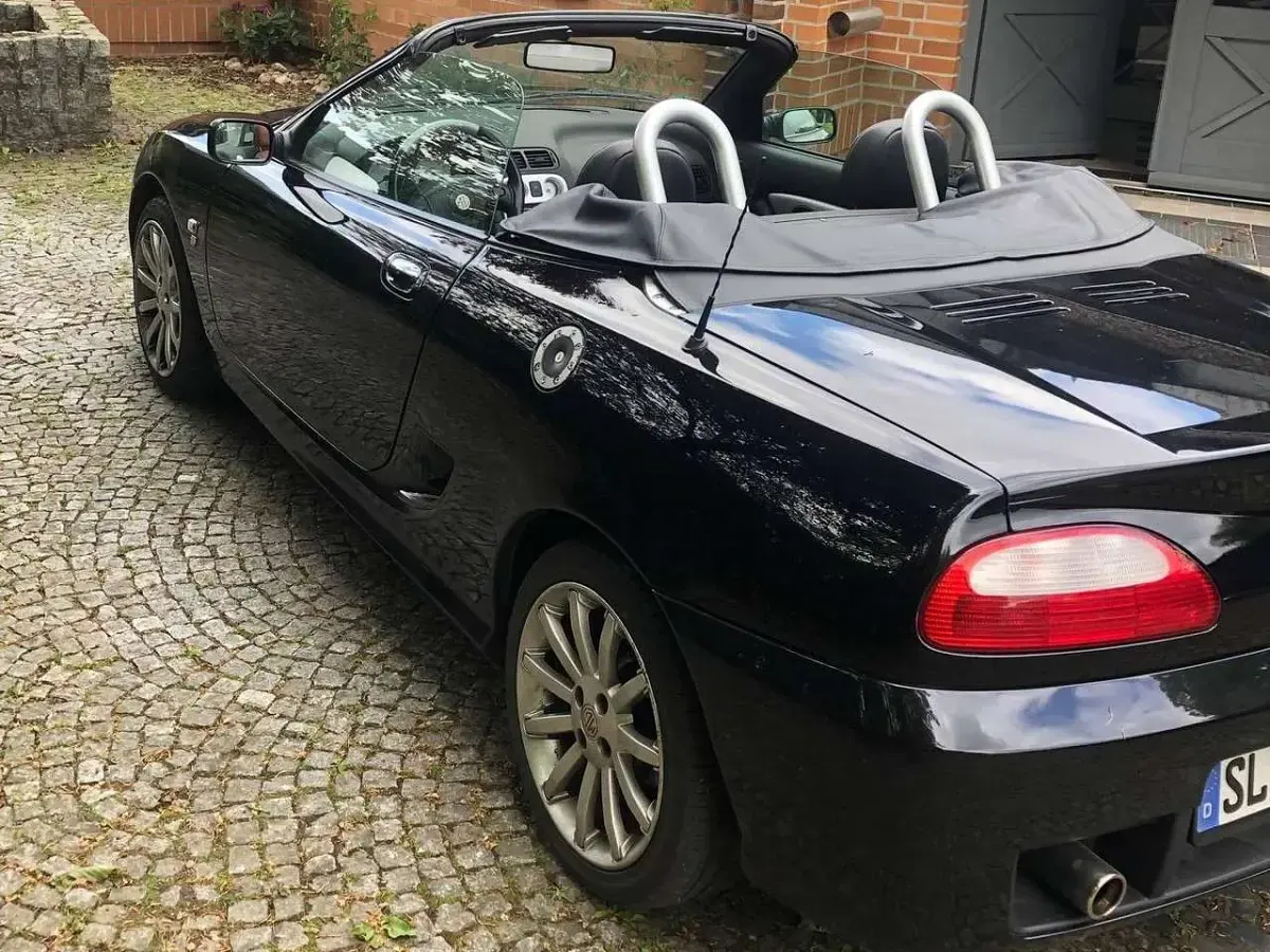 Gebraucht MG TF 136 PS (100 kW) 2004 Schwarz Cabrio