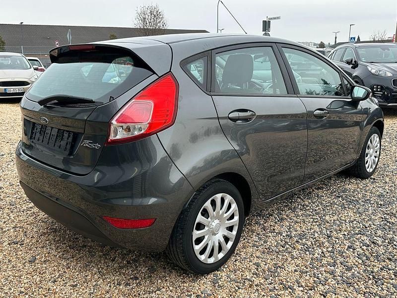 Gebraucht Ford Fiesta Trend 82 PS (60 kW) 2016 Grau Limousine