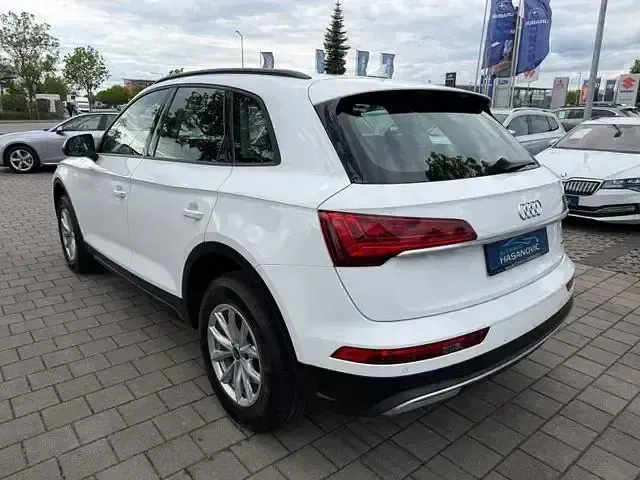 Używany Audi Q5 Basis 204 KM (150 kW) 2022 Biały SUV