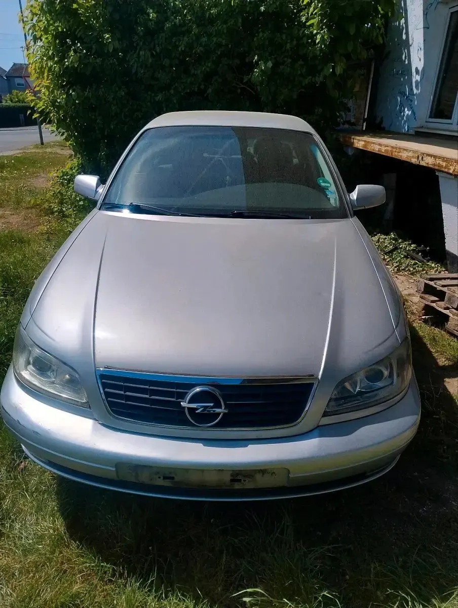 Second-hand Opel Omega 144 CP (105 kW) 2000 Argintiu Berlinǎ