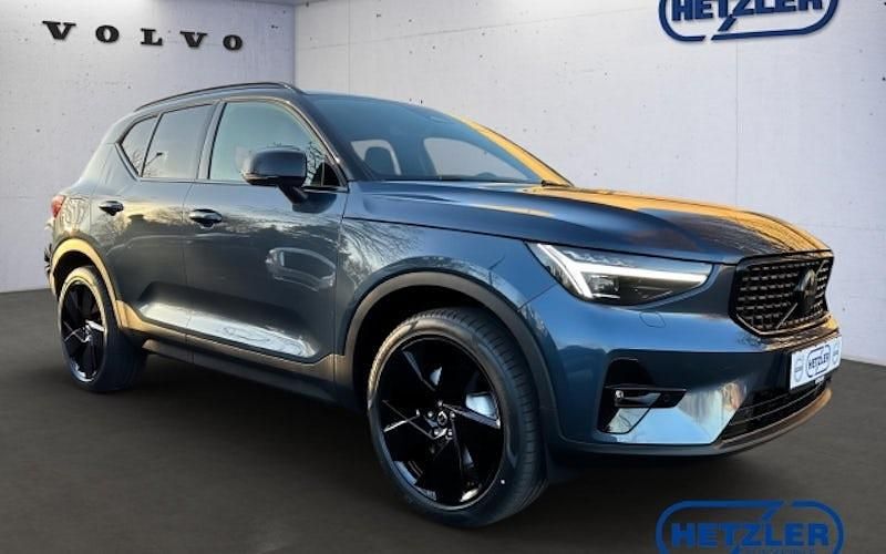 Neu Volvo XC40 Plus 163 PS (119 kW) 2026 Blau SUV