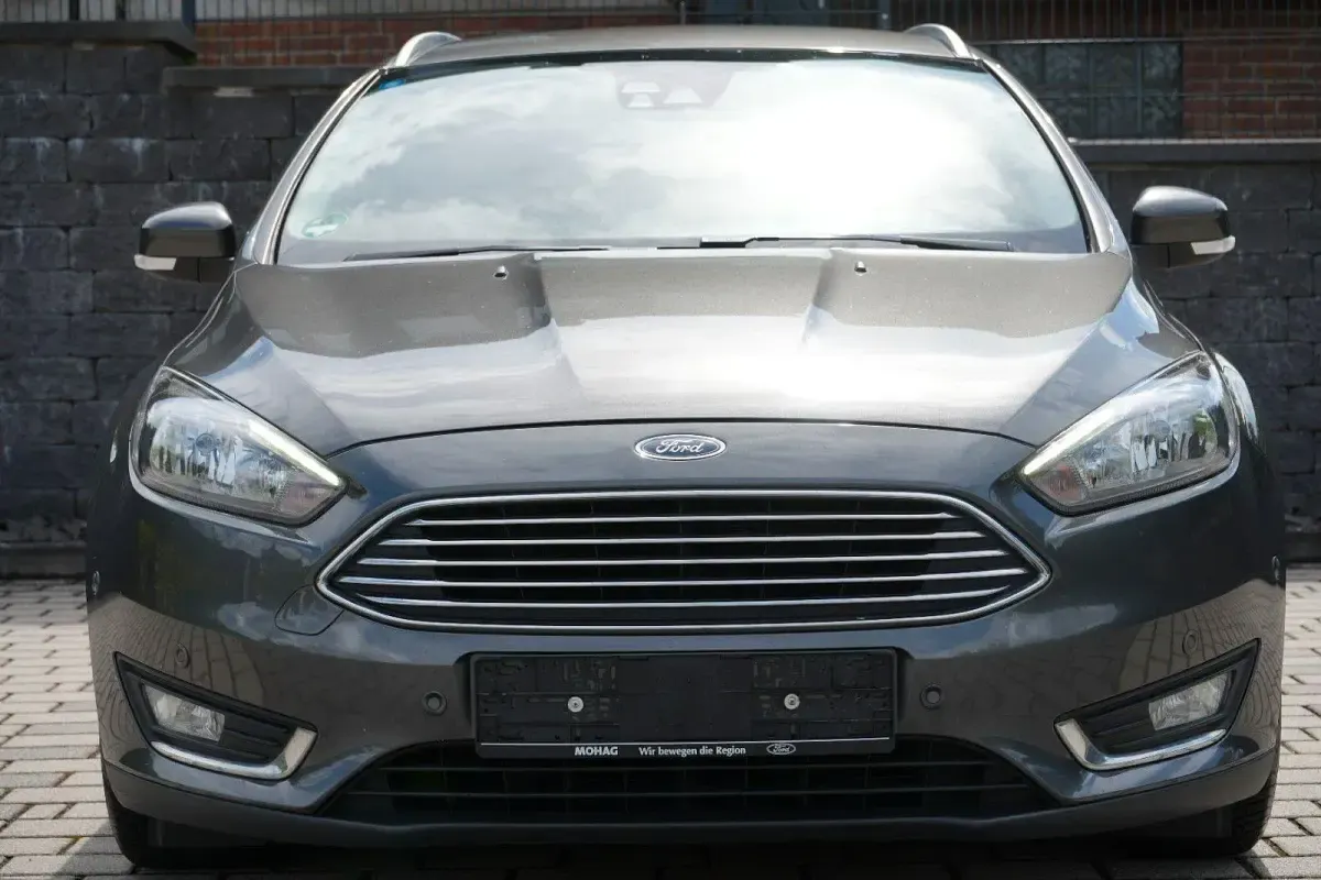 Gebraucht Ford Focus Titanium 125 PS (91 kW) 2017 Grau Kombi
