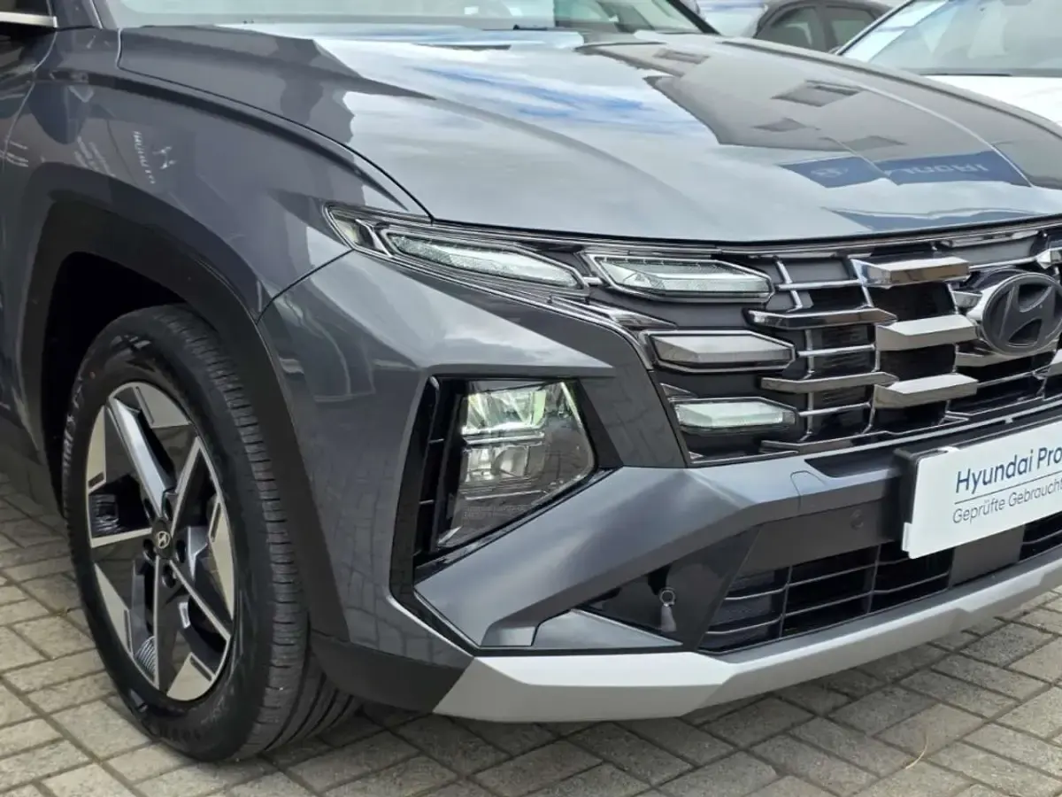 Gebraucht Hyundai Tucson Trend 136 PS (100 kW) 2024 Ecotronic grey / mic SUV