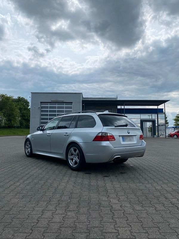 Gebraucht BMW 525 218 PS (160 kW) 2005 Silber Kombi