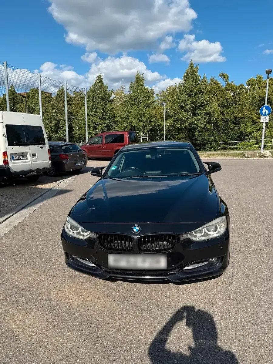 Gebraucht BMW 320 184 PS (135 kW) 2012 Schwarz Limousine
