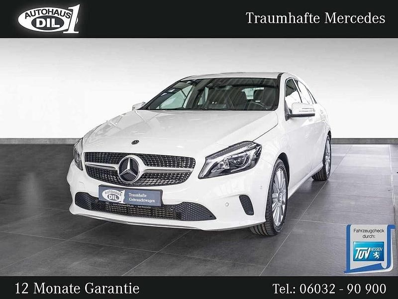Weiß (calcitweiss unilack) Gebraucht 2017 Mercedes A180 Limousine | 18.450 € (Etwas zu teuer) - Bild 1/3
