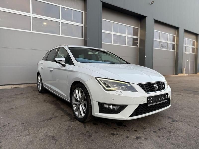 Weiß Gebraucht 2015 Seat Leon ST FR Kombi | 13.499 € (Teuer) - Bild 1/4