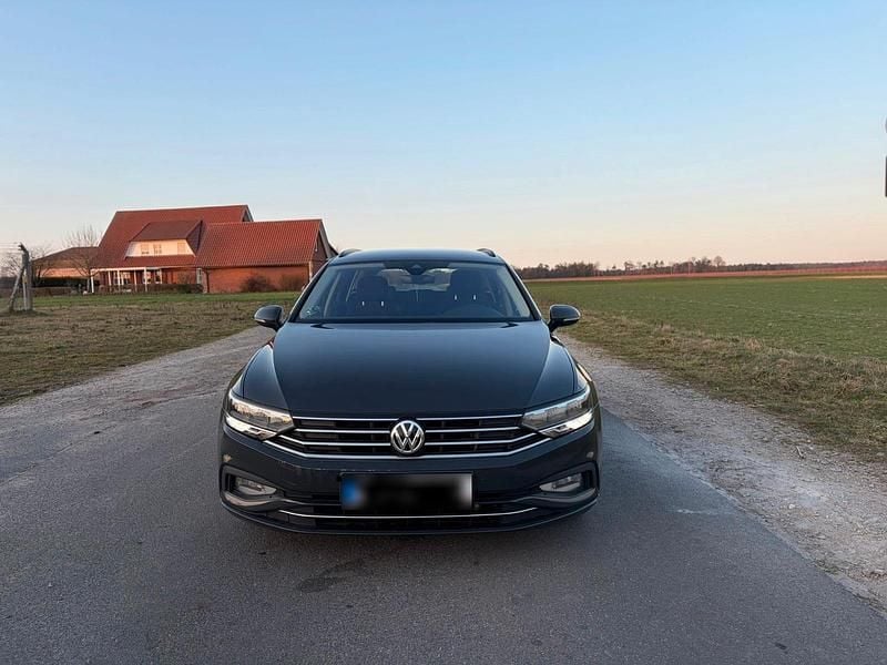 Gebraucht VW Passat 150 PS (110 kW) 2019 Grau Kombi