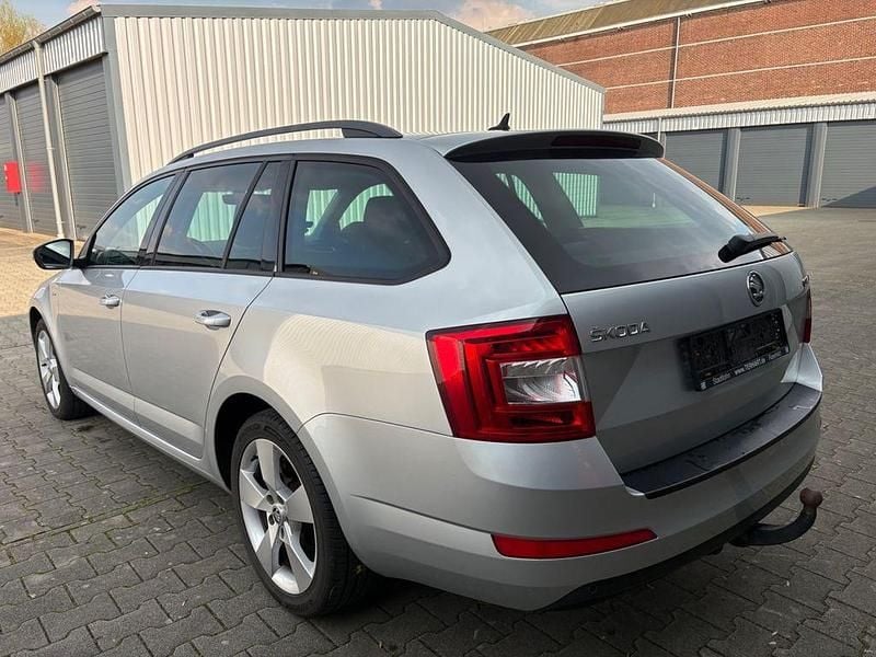 Gebraucht Skoda Octavia Joy 150 PS (110 kW) 2016 Silber Kleinwagen