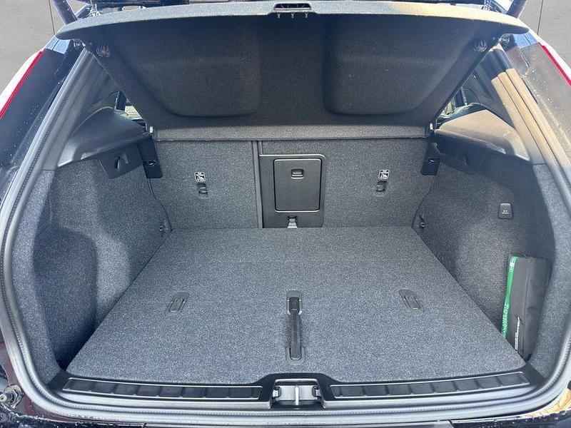 Gebraucht Volvo XC40 163 PS (119 kW) 2024 Schwarz SUV