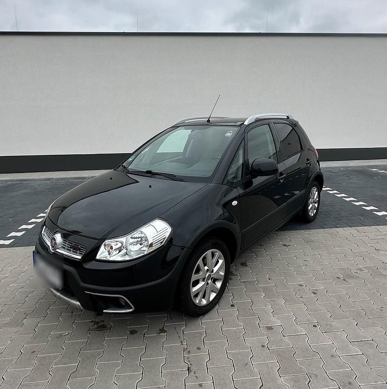 Schwarz Gebraucht 2010 Fiat Sedici SUV | 4.450 € (Etwas zu teuer) - Bild 1/4